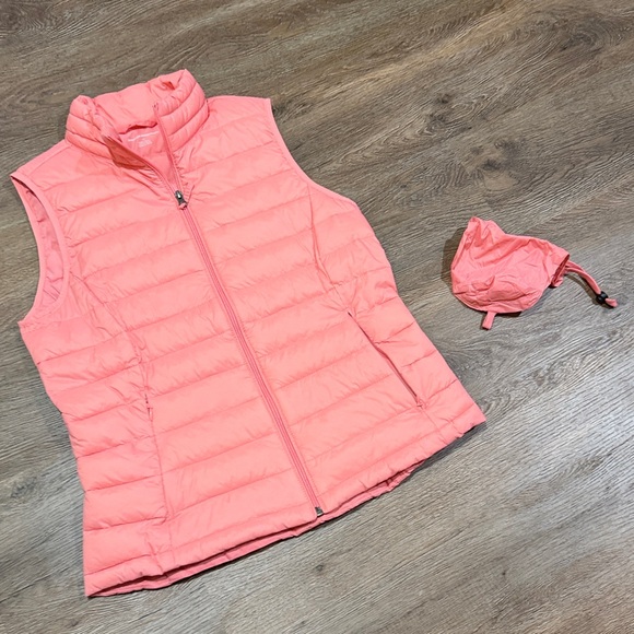 Amazon Essentials Water-Resistant Lightweight Packable Puffer Vest Bundle - Picture 9 of 10